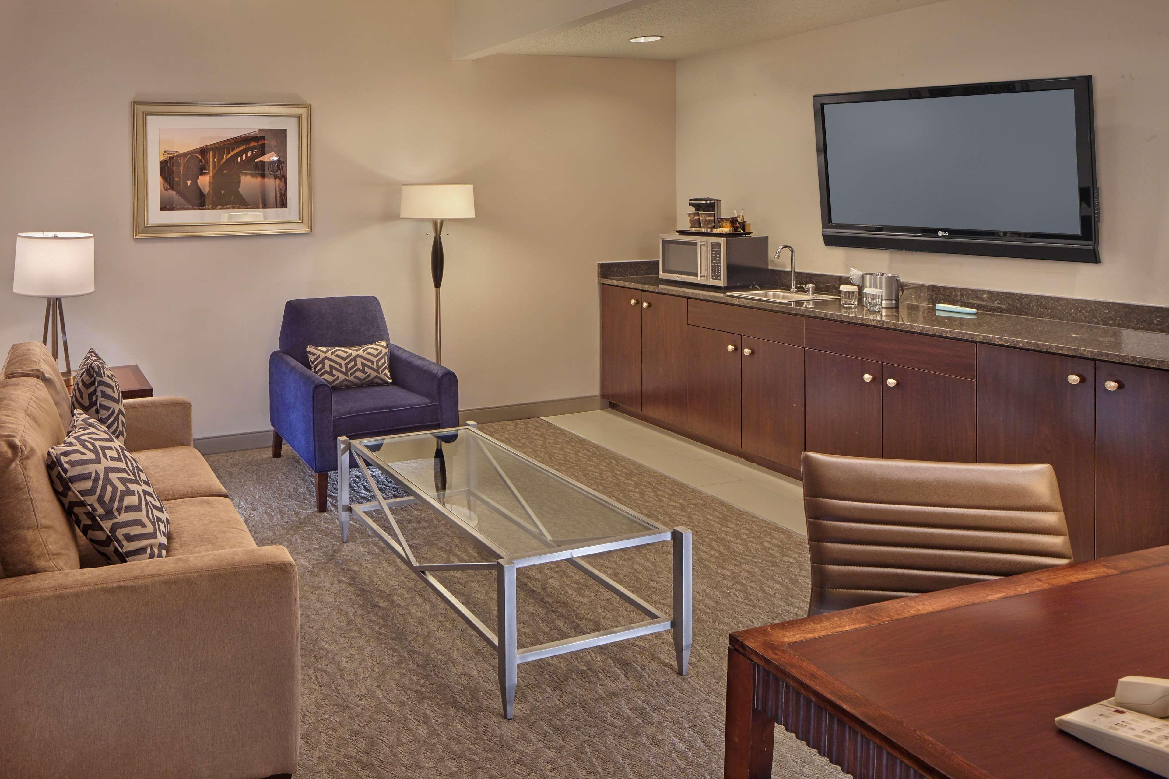 Doubletree By Hilton Little Rock Hotel Екстериор снимка