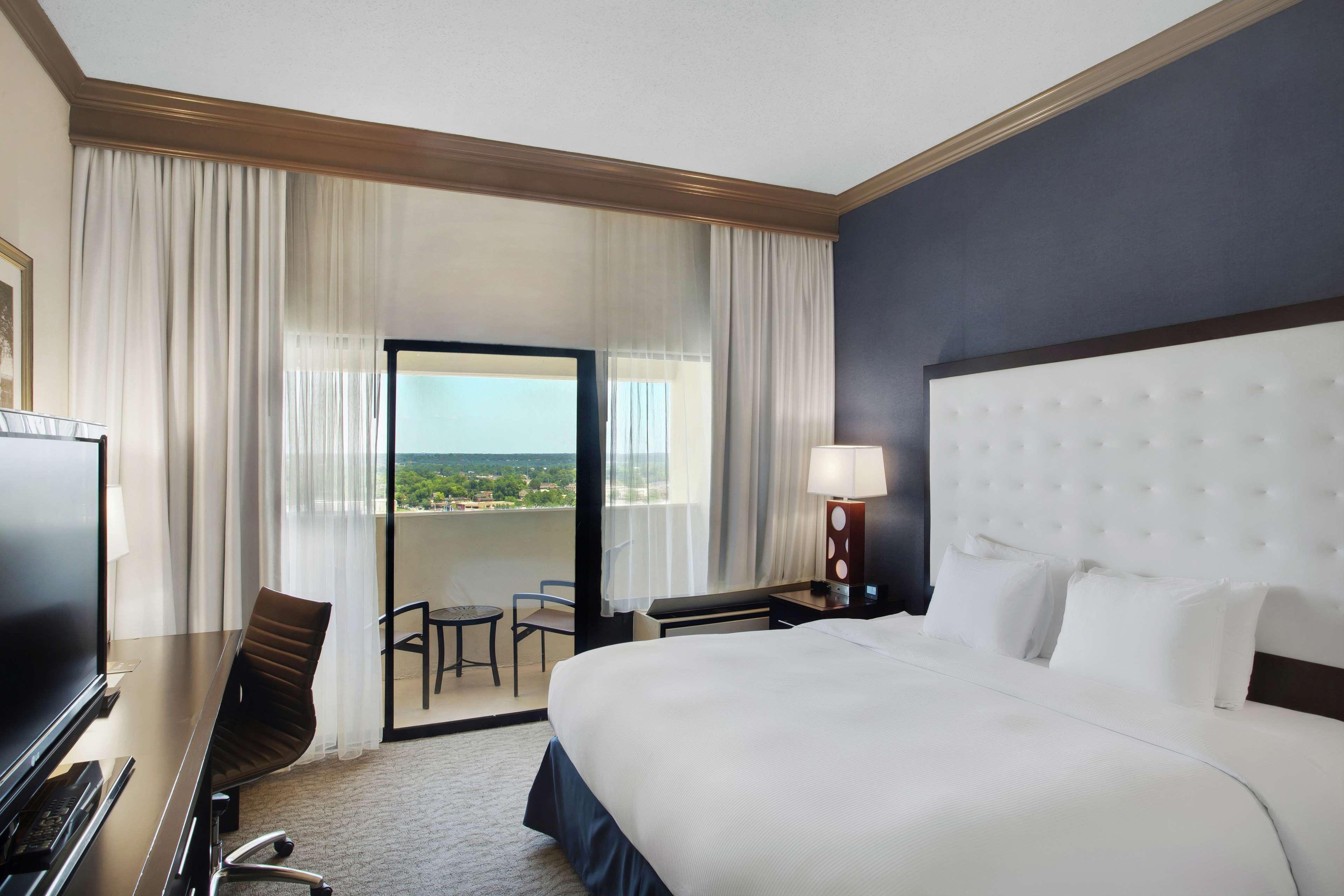 Doubletree By Hilton Little Rock Hotel Екстериор снимка