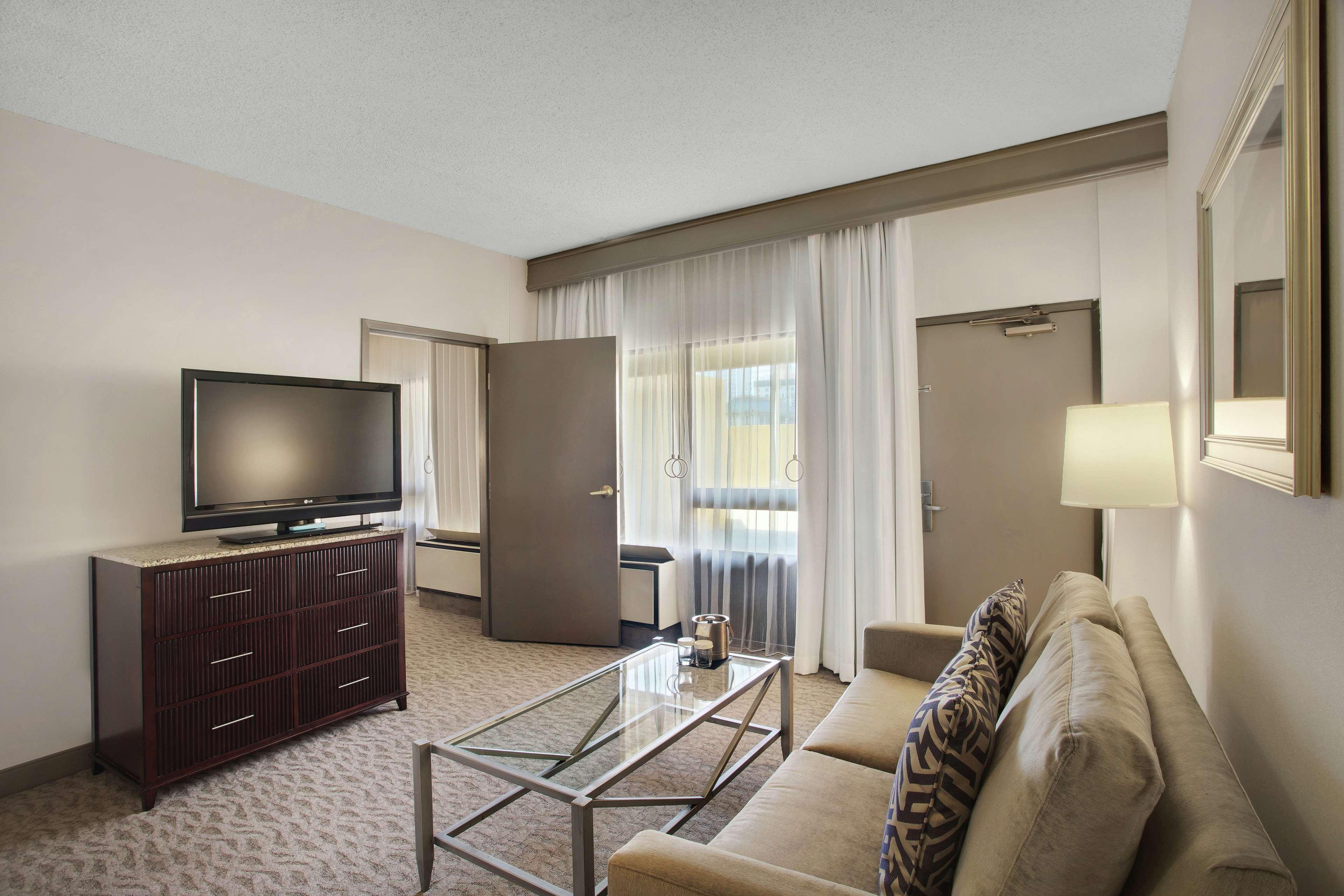 Doubletree By Hilton Little Rock Hotel Екстериор снимка