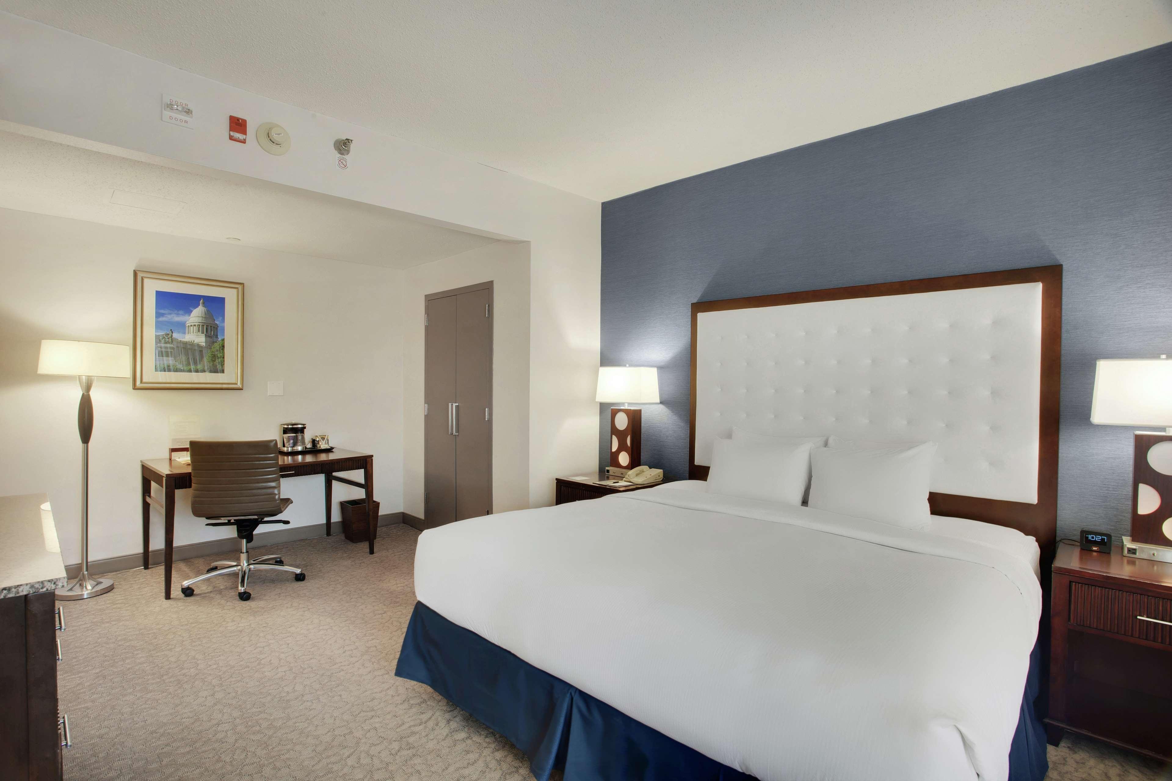 Doubletree By Hilton Little Rock Hotel Екстериор снимка