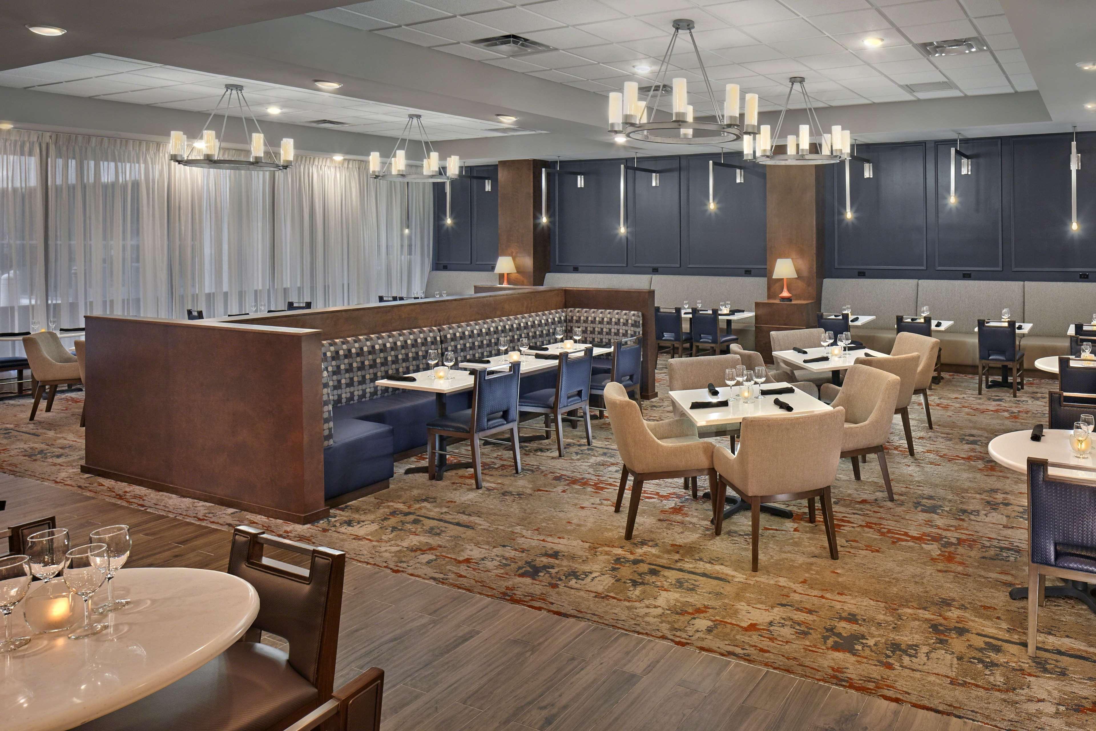 Doubletree By Hilton Little Rock Hotel Екстериор снимка