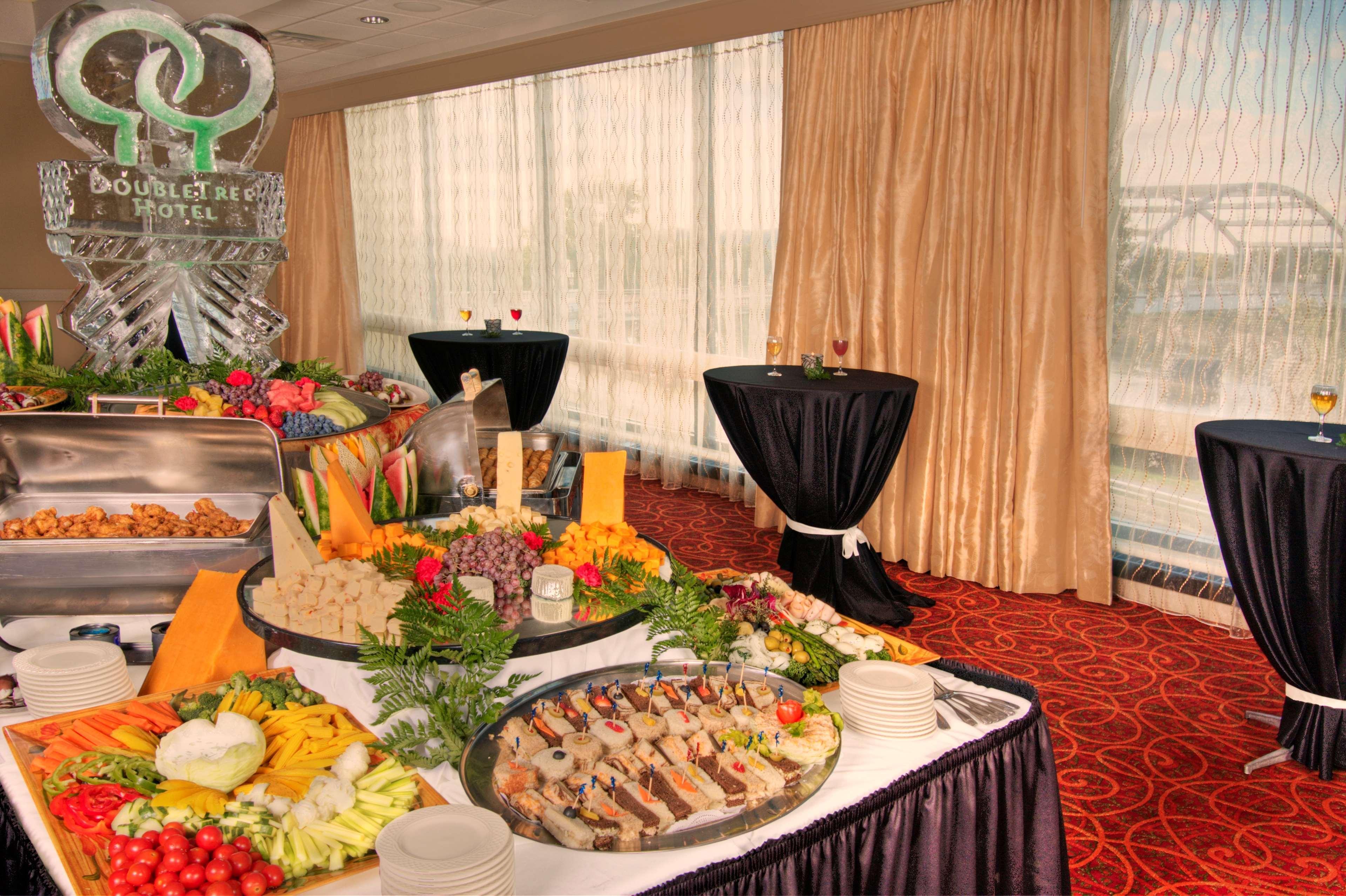 Doubletree By Hilton Little Rock Hotel Екстериор снимка