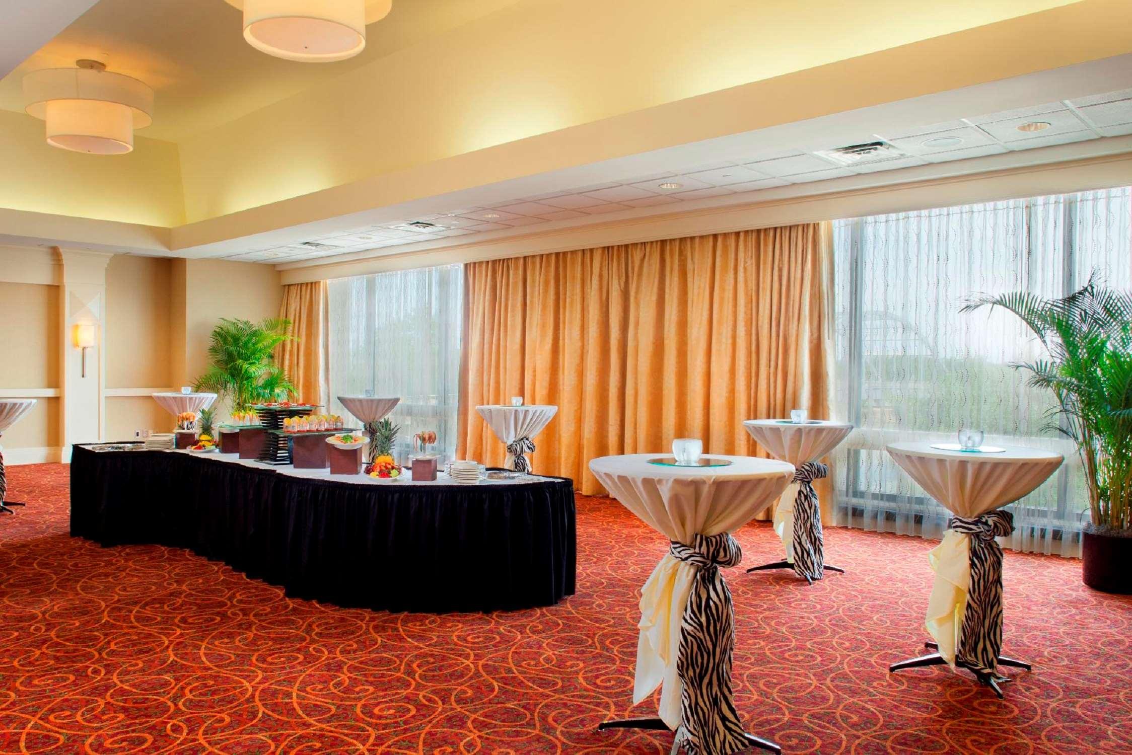 Doubletree By Hilton Little Rock Hotel Екстериор снимка