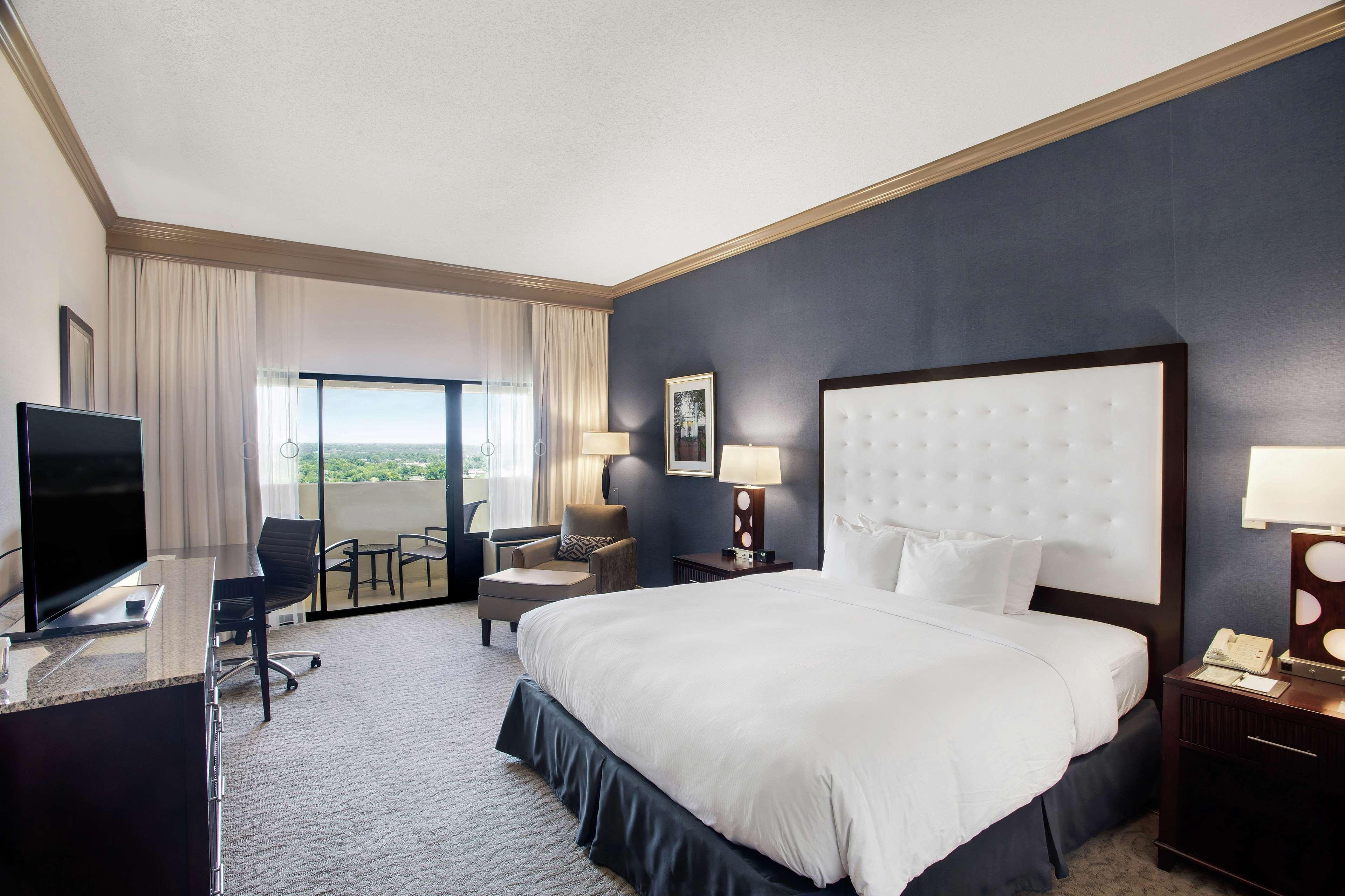 Doubletree By Hilton Little Rock Hotel Екстериор снимка