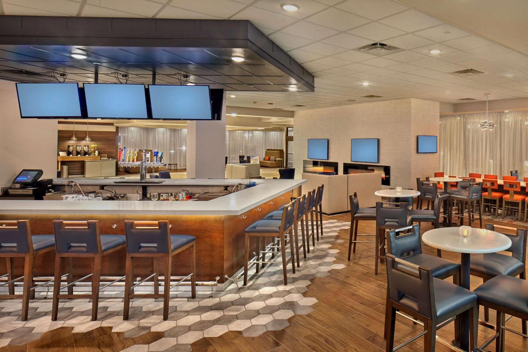 Doubletree By Hilton Little Rock Hotel Екстериор снимка