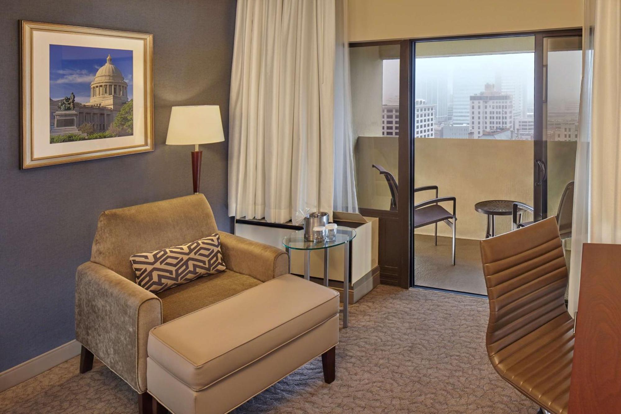 Doubletree By Hilton Little Rock Hotel Екстериор снимка