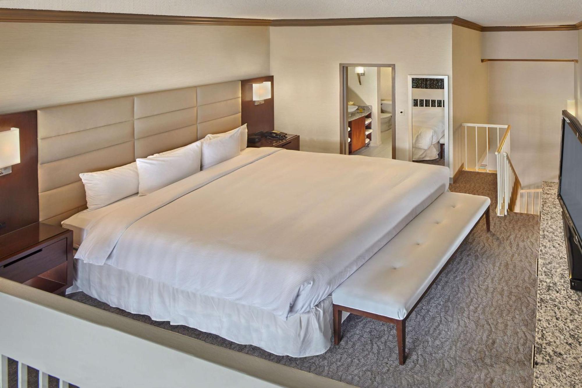 Doubletree By Hilton Little Rock Hotel Екстериор снимка