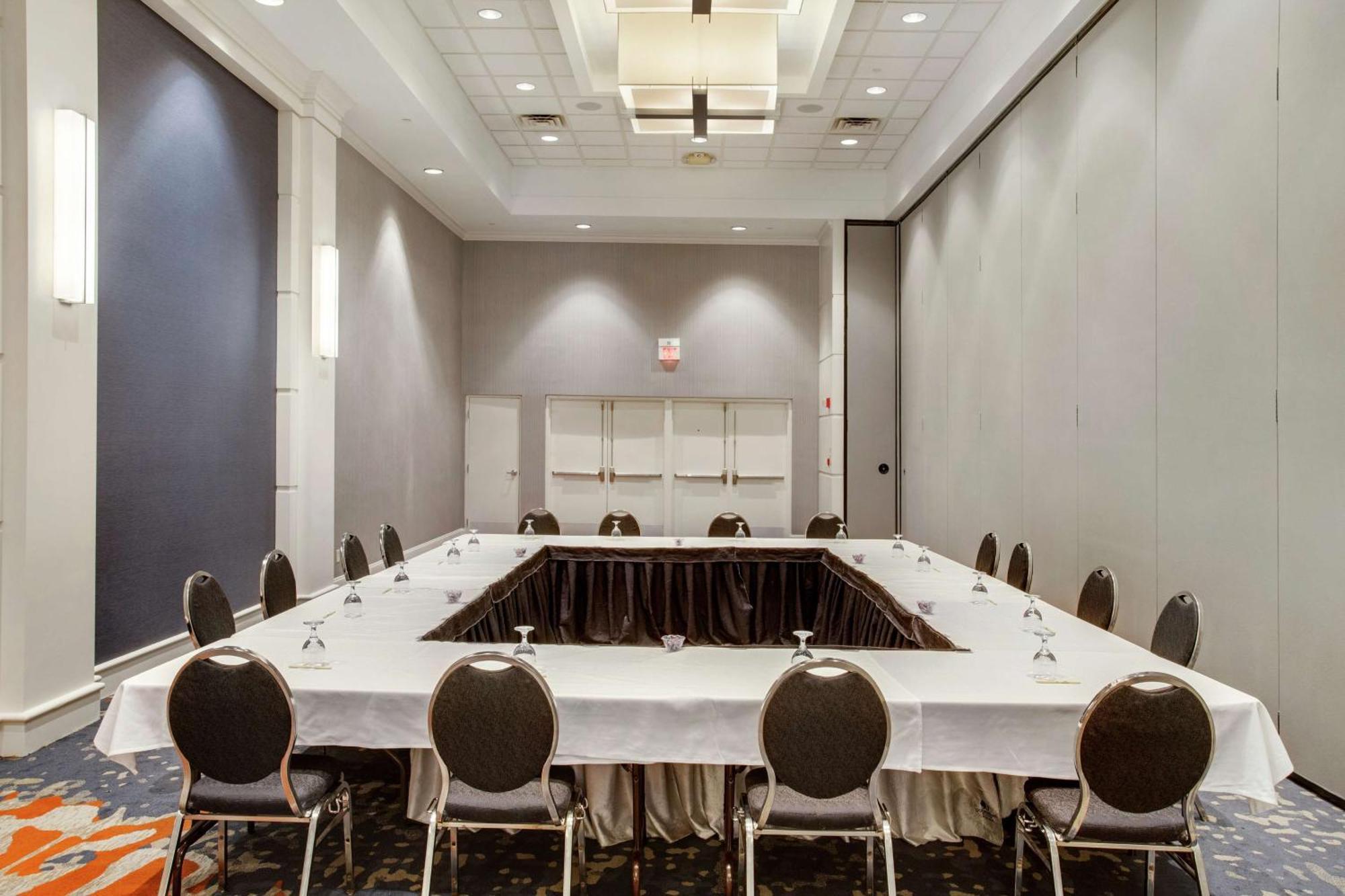 Doubletree By Hilton Little Rock Hotel Екстериор снимка