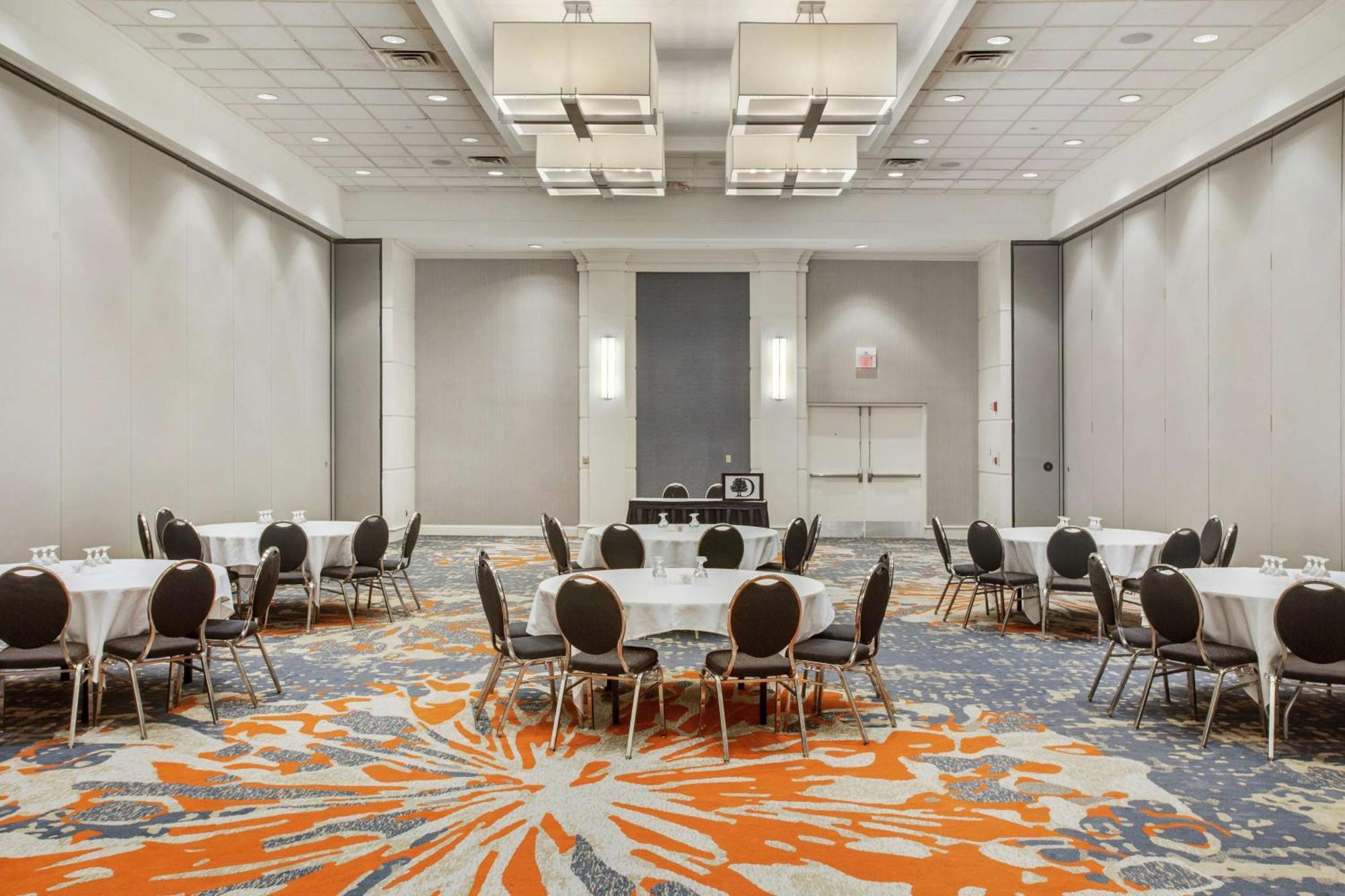 Doubletree By Hilton Little Rock Hotel Екстериор снимка