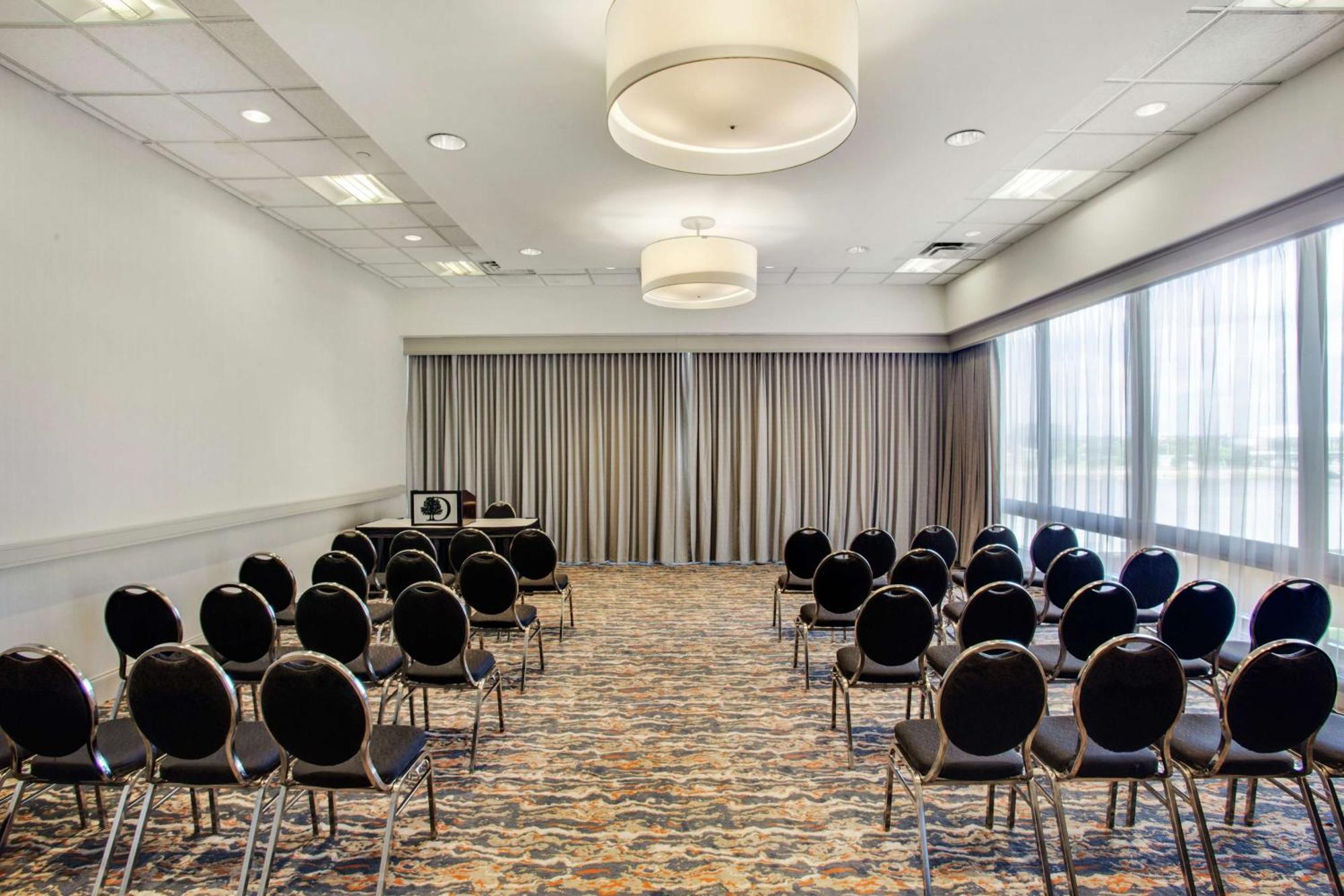 Doubletree By Hilton Little Rock Hotel Екстериор снимка
