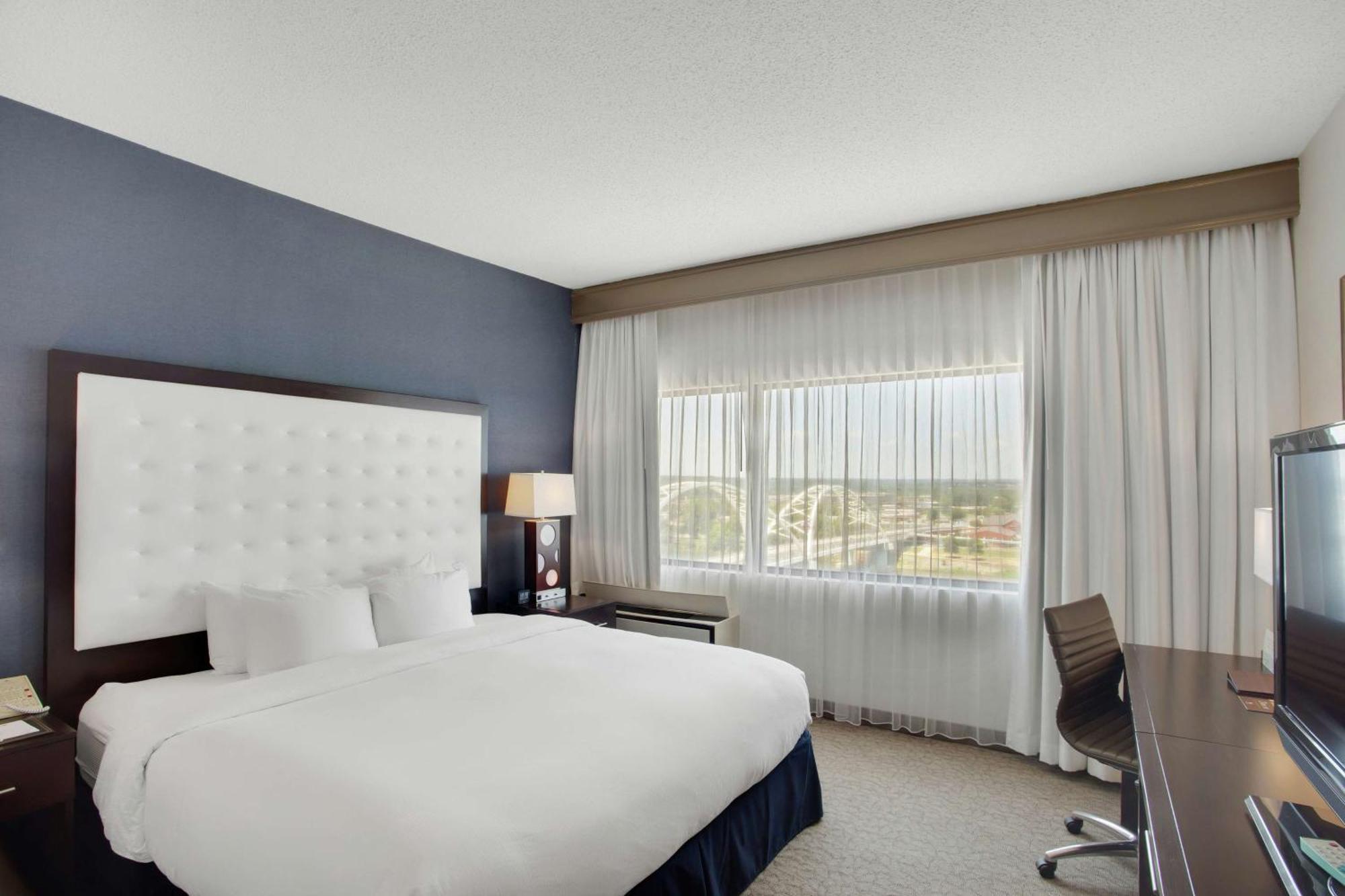 Doubletree By Hilton Little Rock Hotel Екстериор снимка
