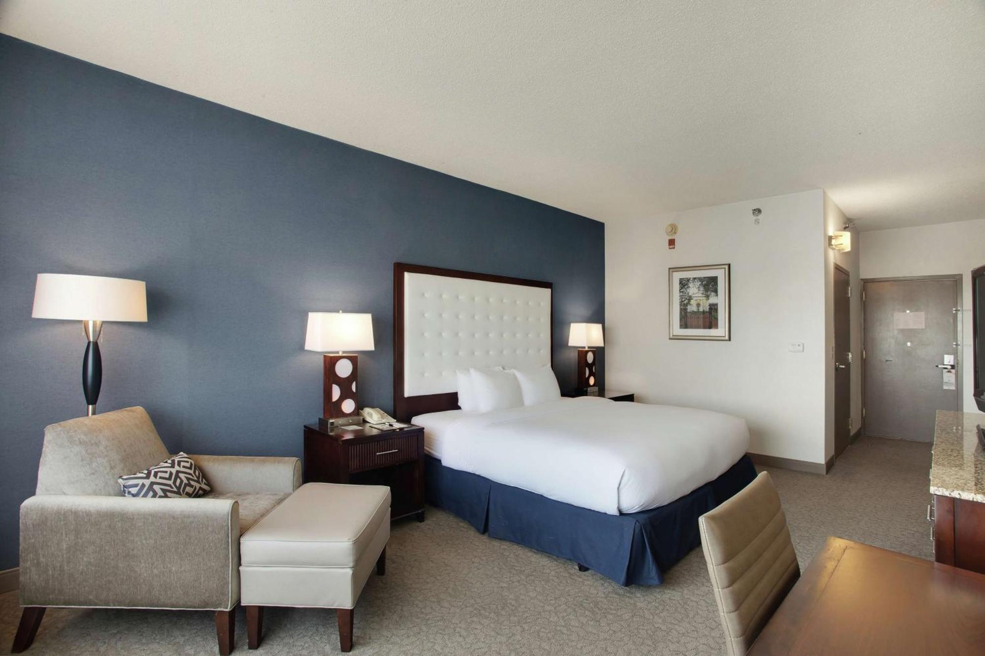 Doubletree By Hilton Little Rock Hotel Екстериор снимка